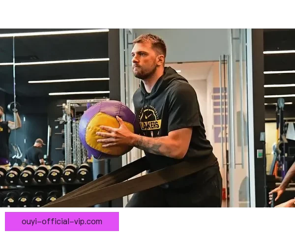 詹姆斯谈复出后努力磨合东契奇里夫斯打造球队新核心