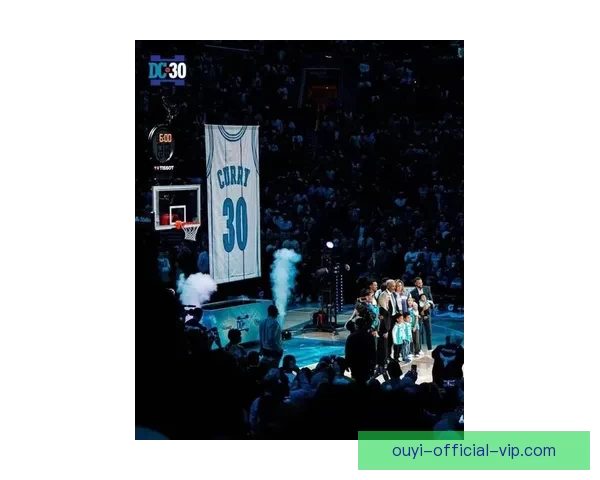 黄蜂荣耀之夜戴尔库里30号球衣退役 三人得分20+大胜魔术